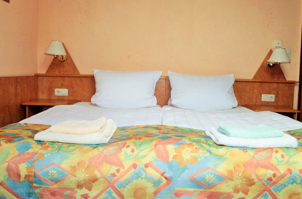 Hôtel Garni Zum Adler à Gensingen Chambre photo