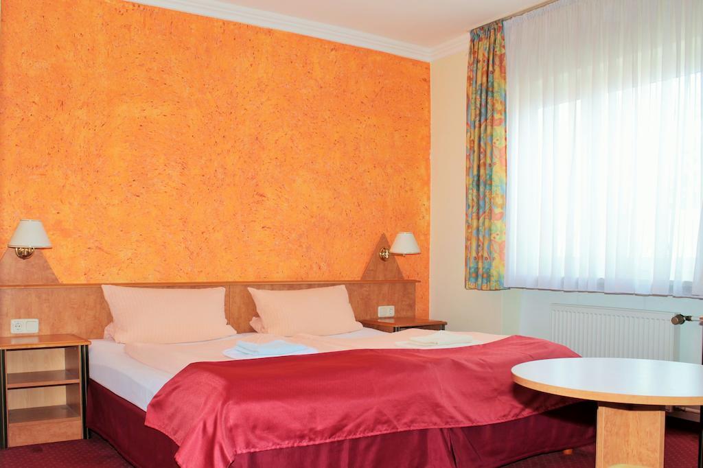 Hôtel Garni Zum Adler à Gensingen Chambre photo