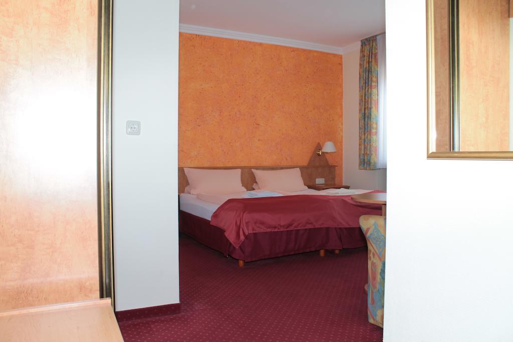 Hôtel Garni Zum Adler à Gensingen Chambre photo