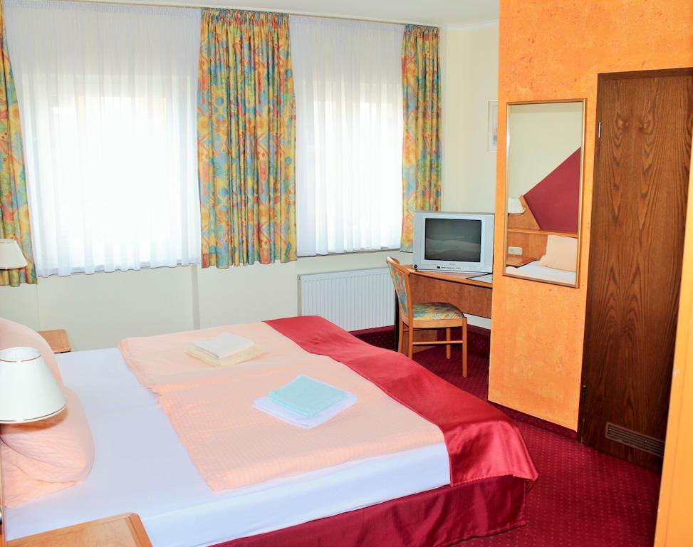 Hôtel Garni Zum Adler à Gensingen Chambre photo