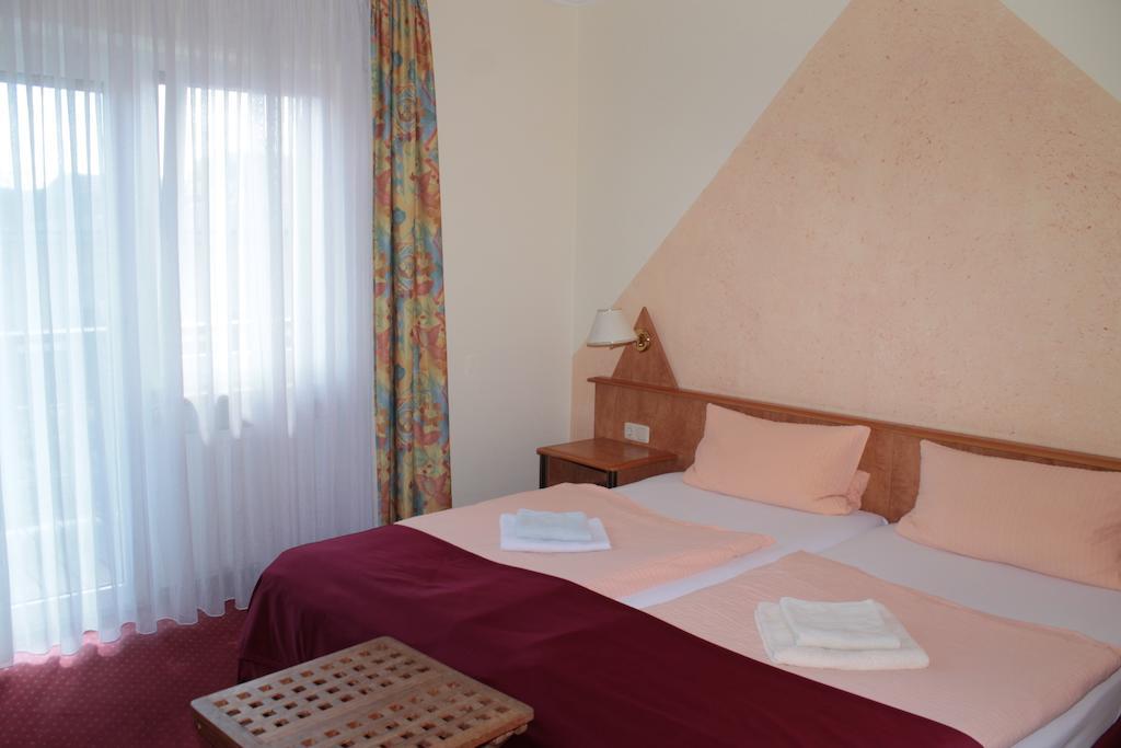 Hôtel Garni Zum Adler à Gensingen Chambre photo