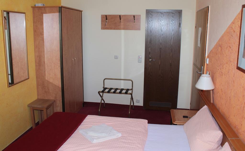 Hôtel Garni Zum Adler à Gensingen Chambre photo