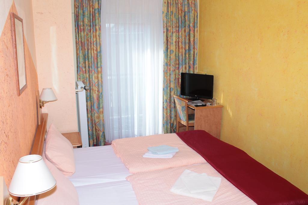 Hôtel Garni Zum Adler à Gensingen Chambre photo